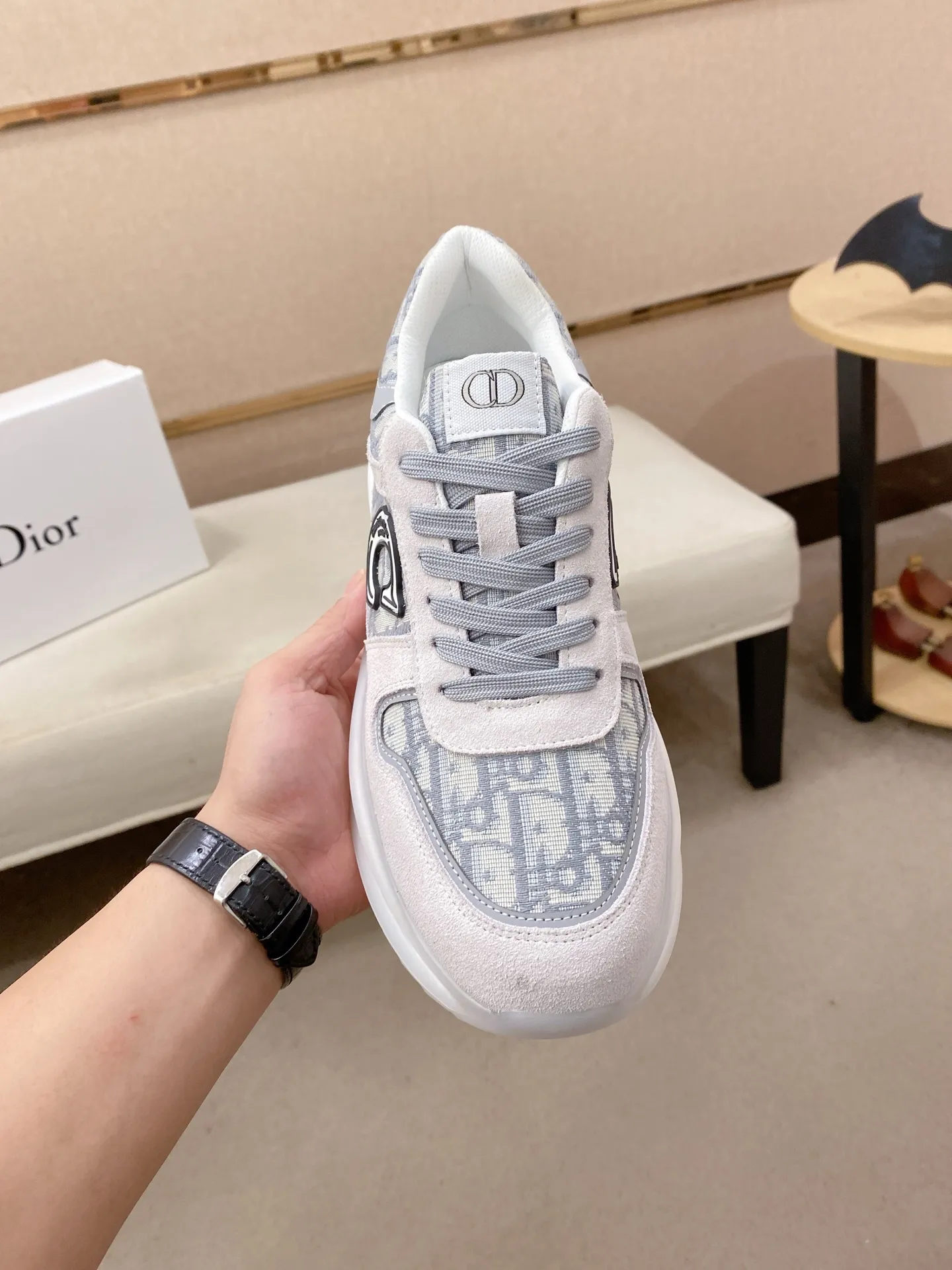Men's shoes💰 462💰🇮🇹🇮🇹Dior d The new model is on sale at the same time at the counter. The upper 🇮🇹 is imported Italian first-layer cowhide, and the lining is fully imported sheepskin 💪💪. It is a complete 1⃣️ to 1⃣️ replica 🇮🇹💪💪, ⚠ Sole: The original sole is specially provided by the original factory. The exclusive movable molded sole is super comfortable. ⚠Original factory single goods, 🔍🔍high quality, you can enter and leave the counter at will, welcome to compare⚠. Code number:38-44